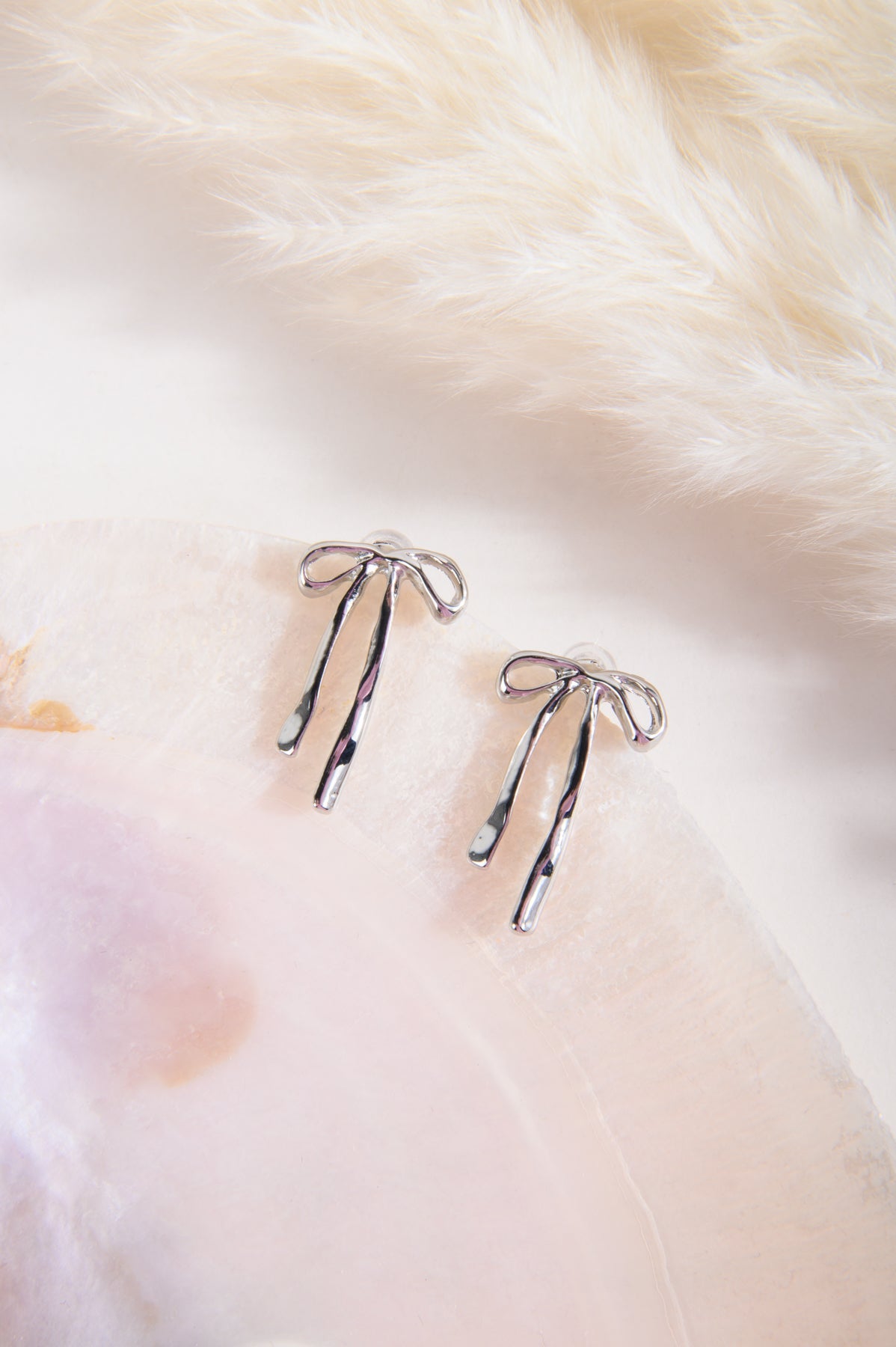 Ohrring in Schleifenform