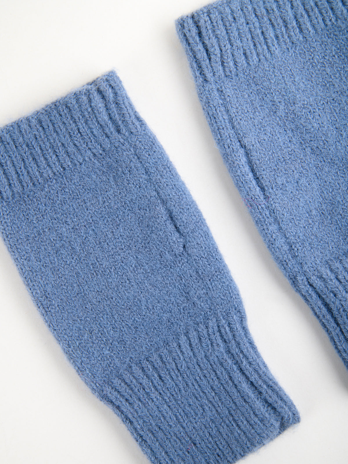 Handschuhe aus weichem Strick