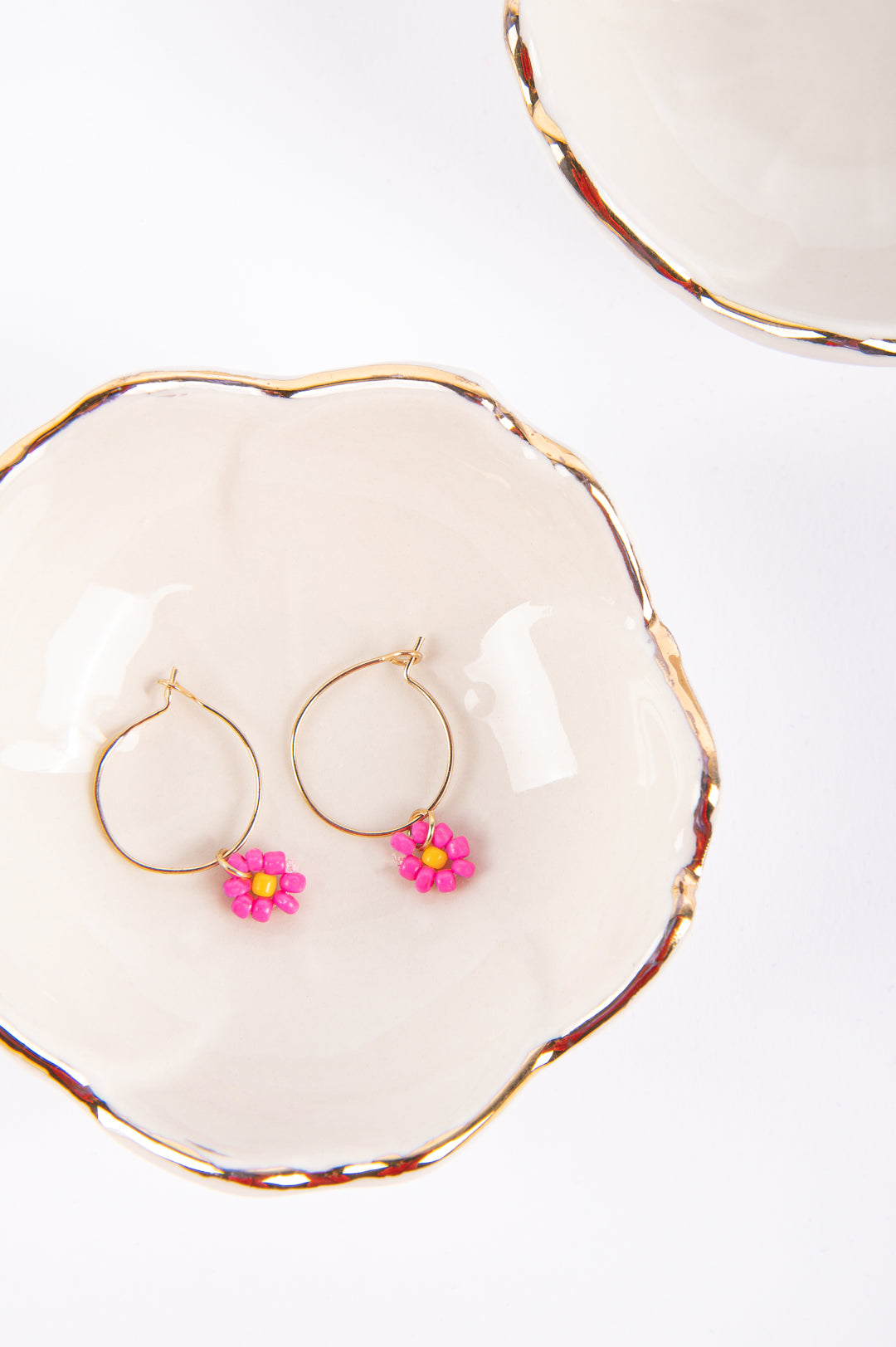 Ohrring mit Blumenanhänger