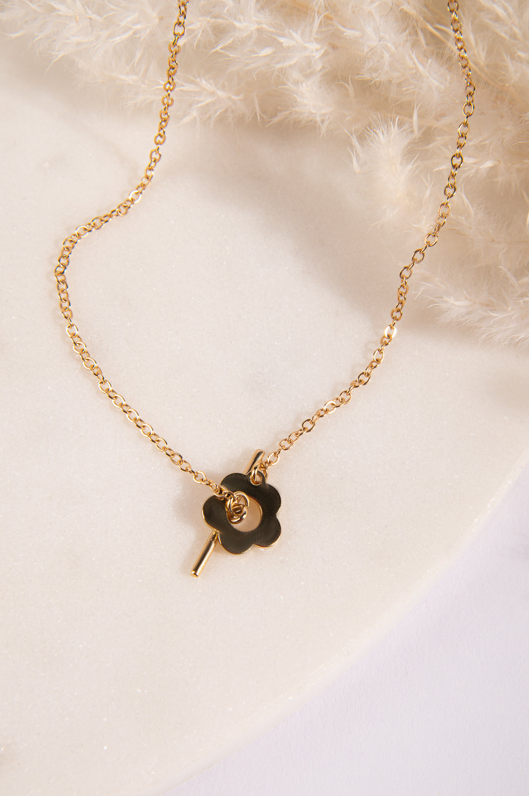Kette mit Blumenanhänger