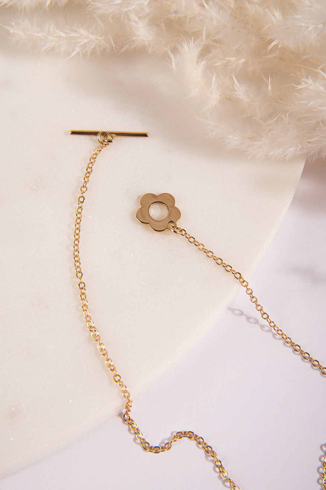 Kette mit Blumenanhänger