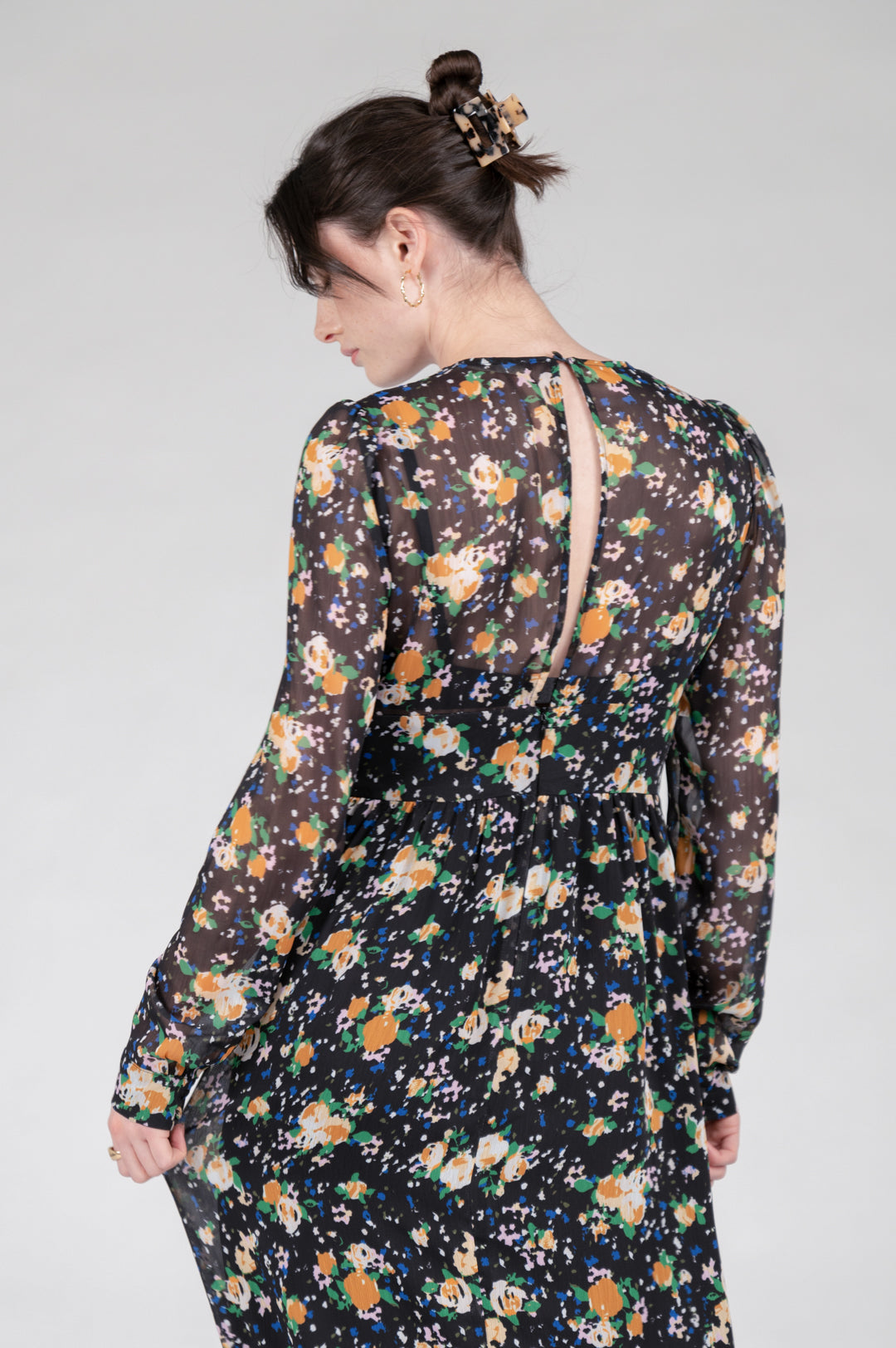 Kleid mit langen see-through Ärmeln