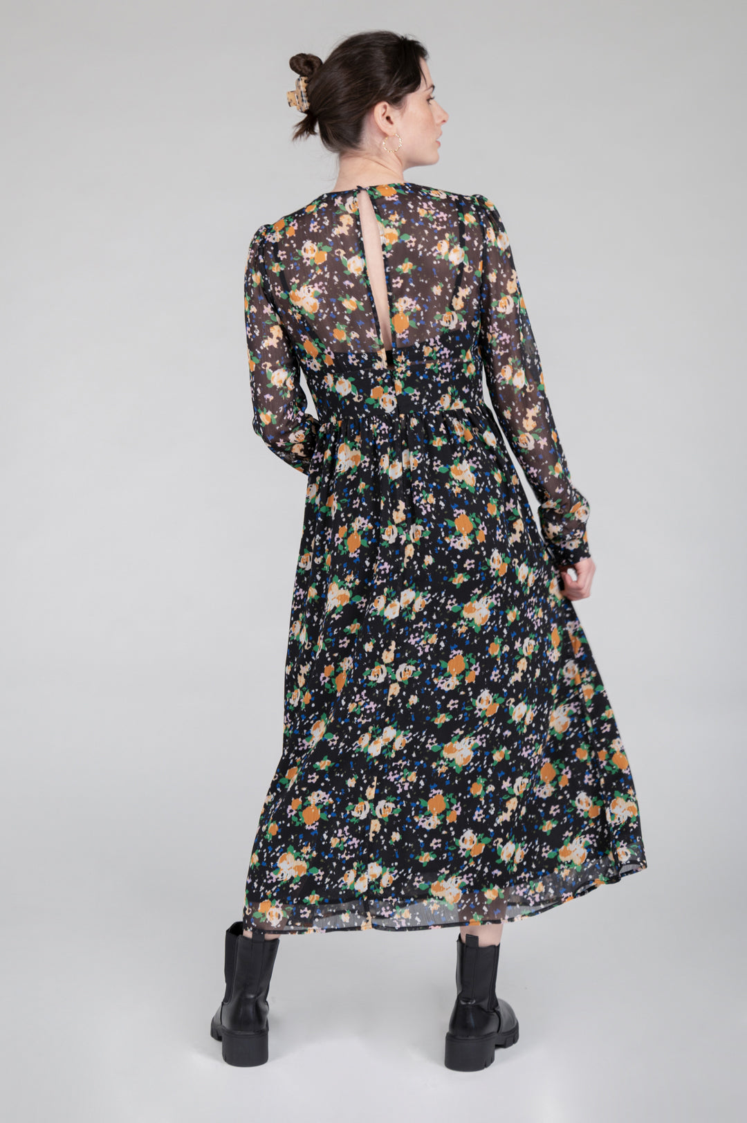Kleid mit langen see-through Ärmeln
