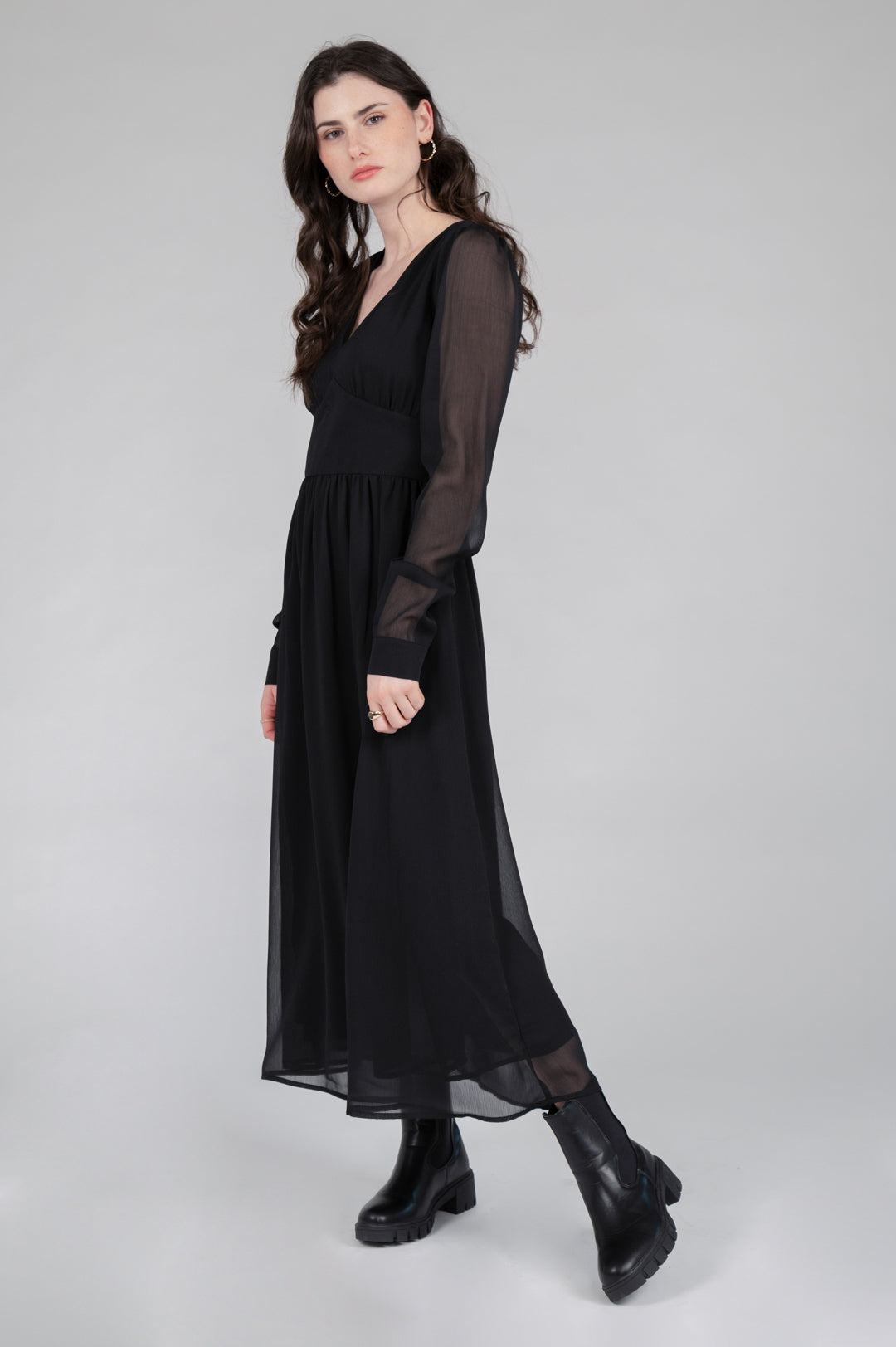 Kleid mit langen see-through Ärmeln