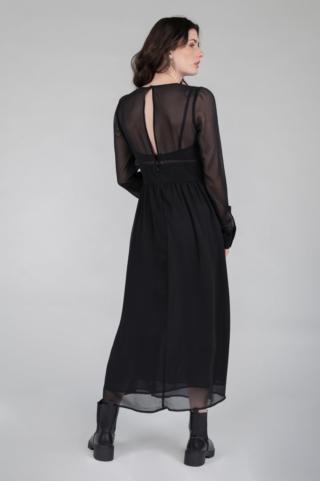 Kleid mit langen see-through Ärmeln