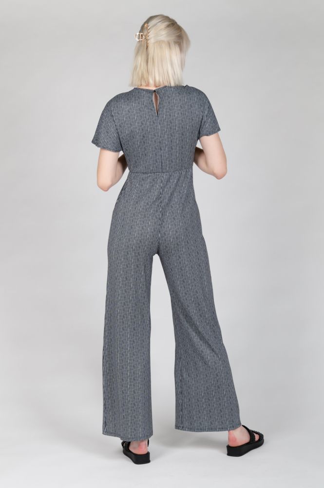 Jumpsuit mit V-Ausschnitt