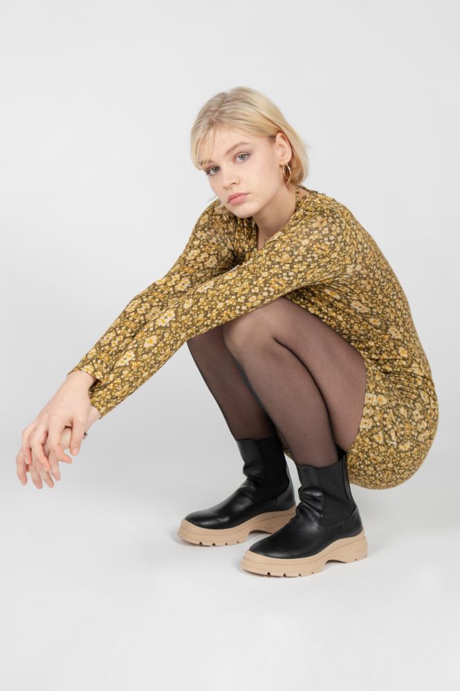 Kleid im Schlangenmuster