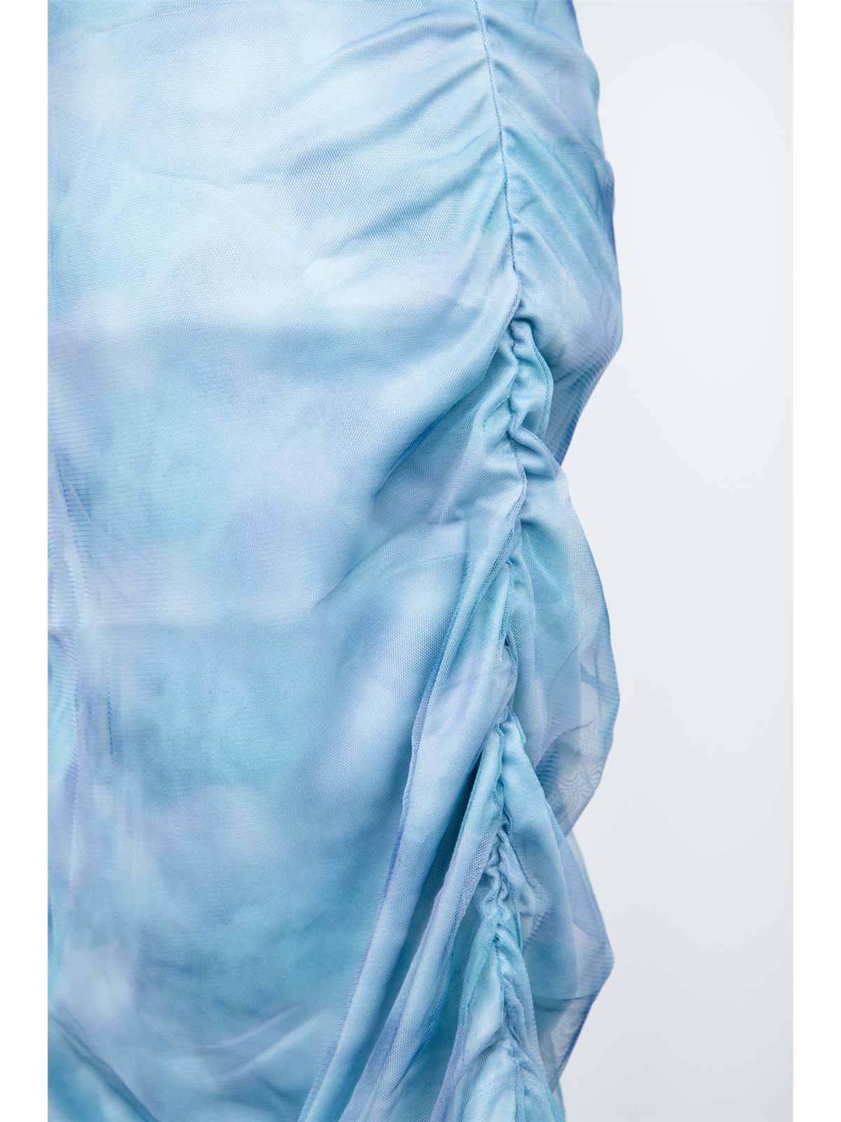 Kleid mit weiten Ärmeln