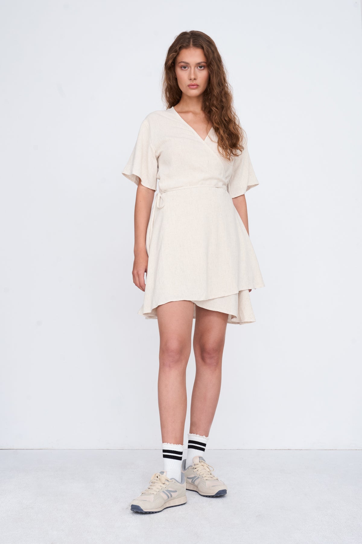 Kleid aus Viskose-Leinen-Mix