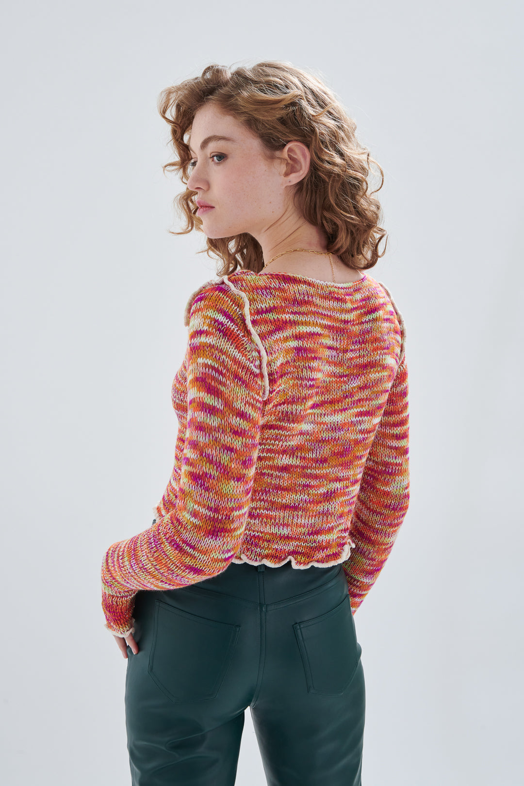 Pullover mit Ziernähten