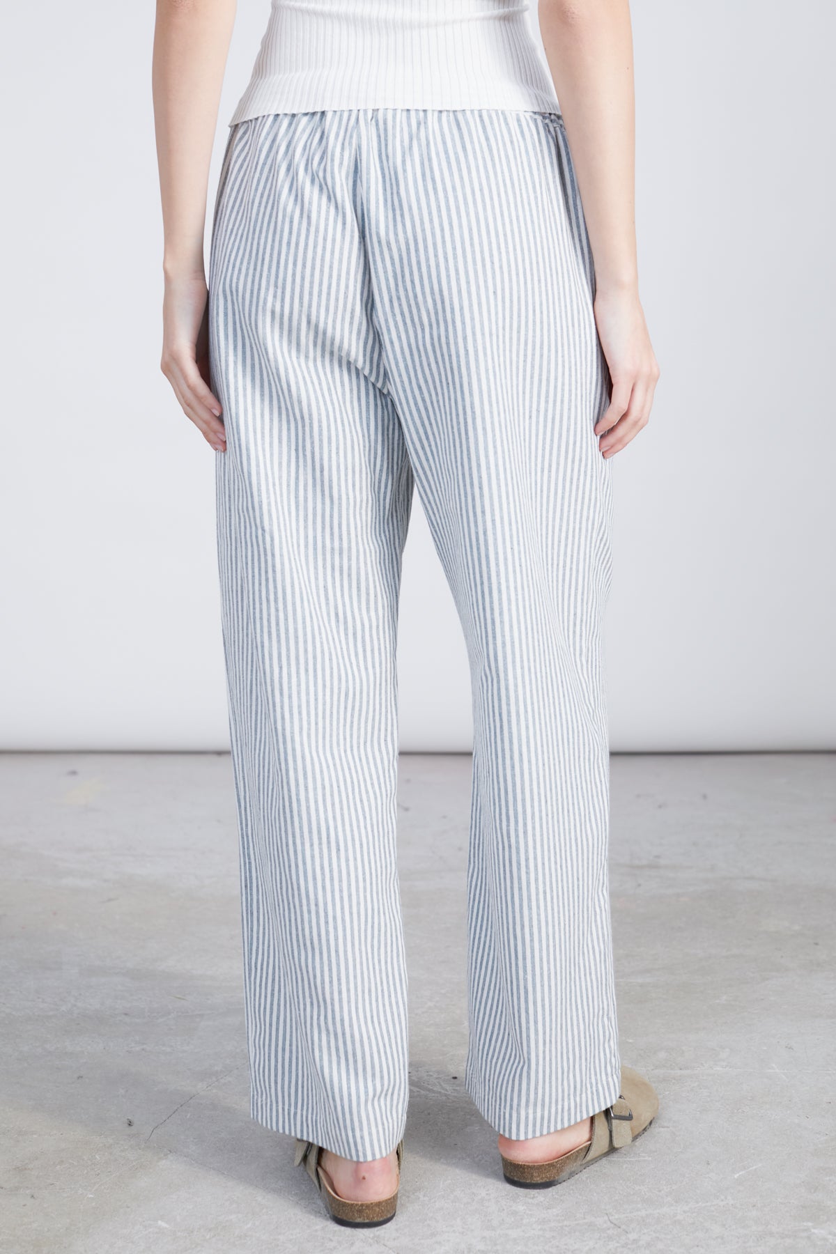 Hose gestreift