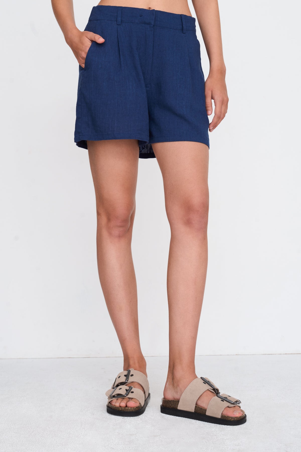 Shorts aus Viskose-Leinen-Mix