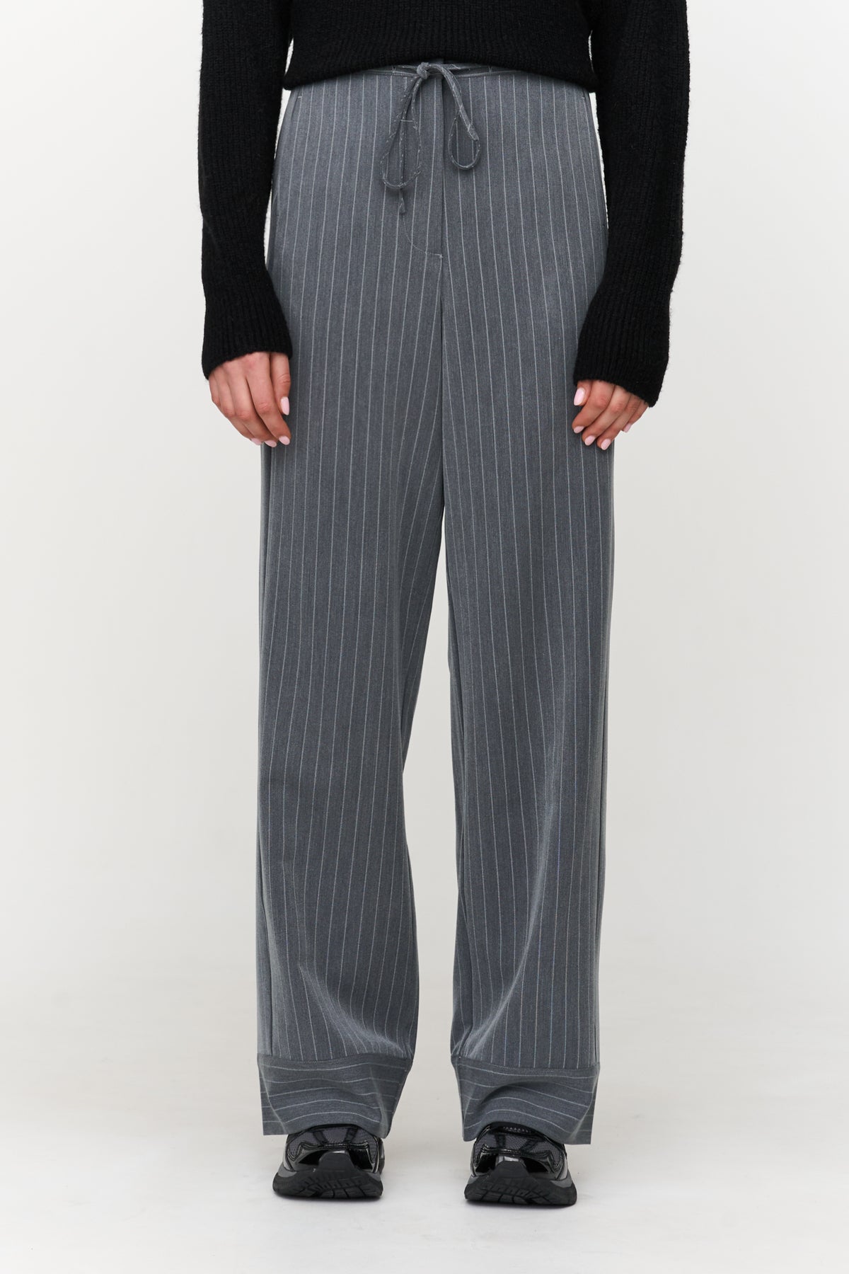 Hose mit Nadelstreifen