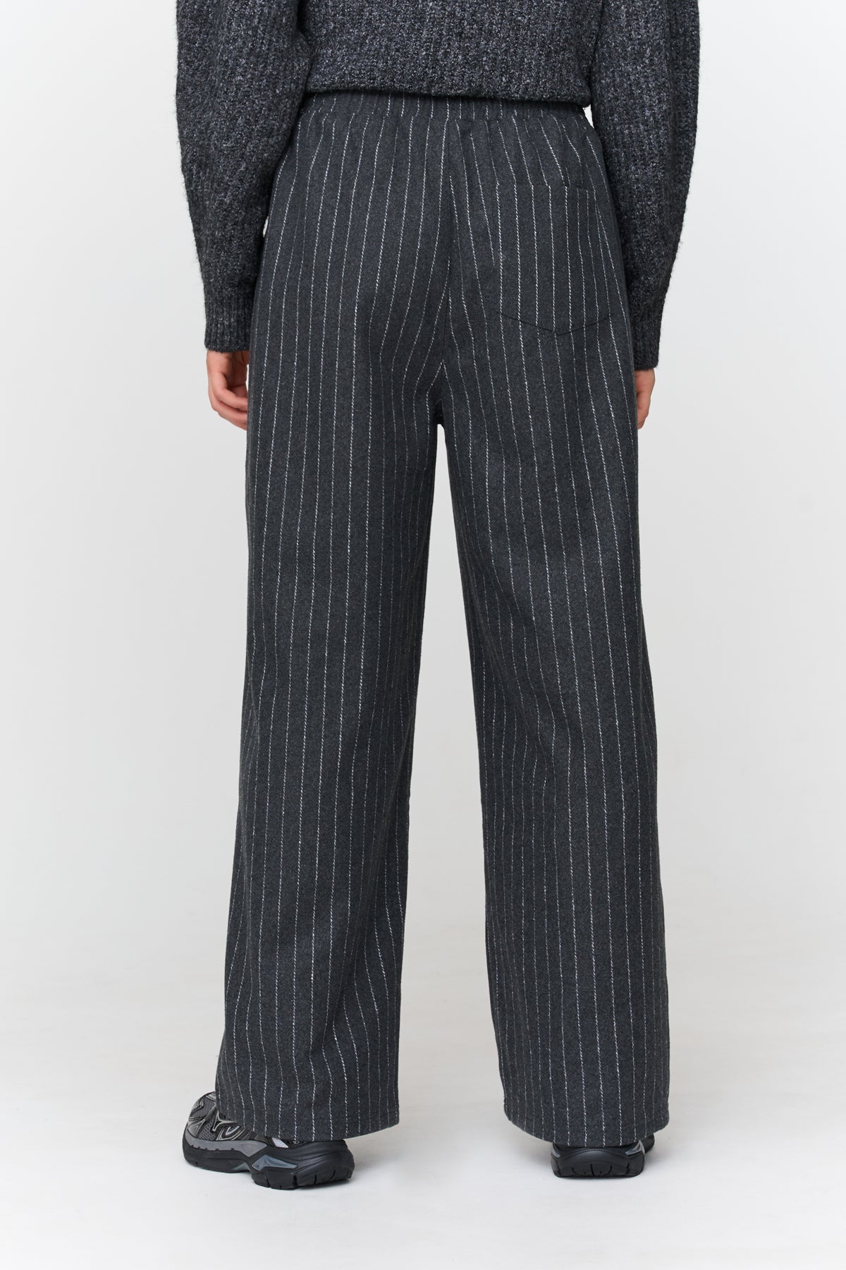 Hose in Grau