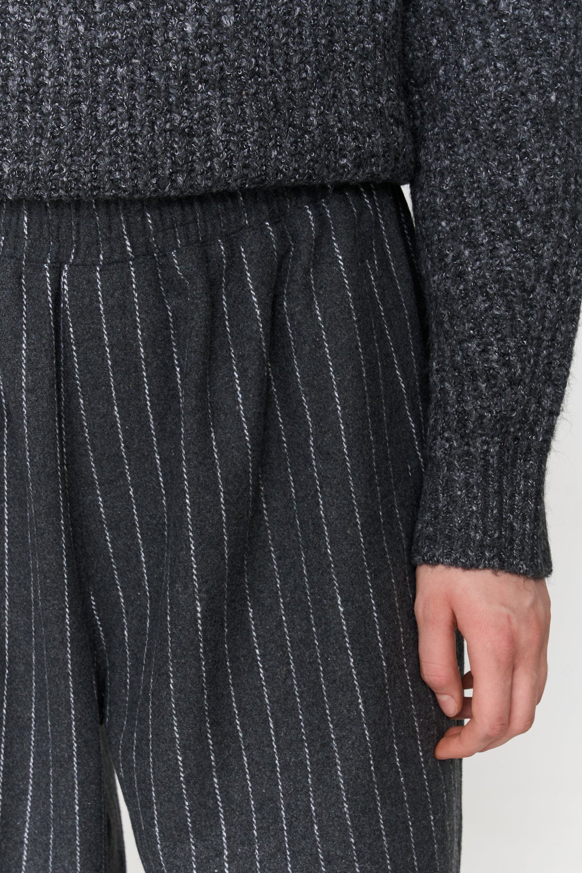Hose in Grau