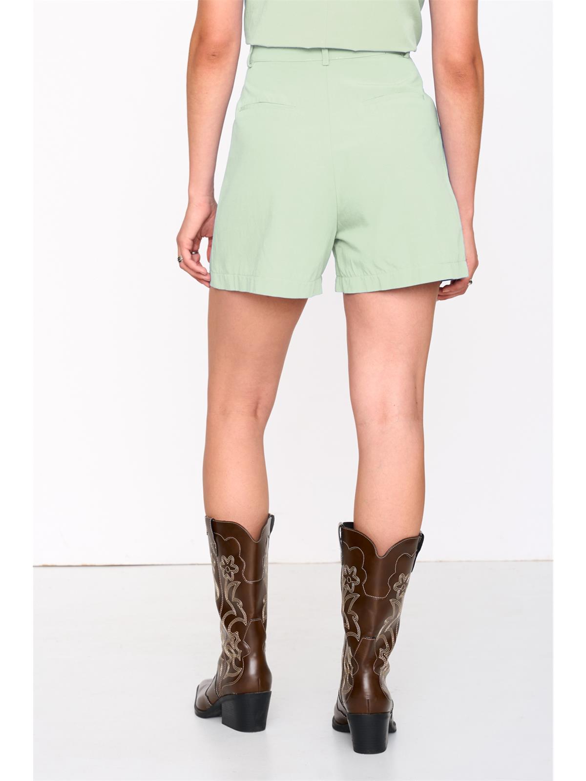 Shorts in Grün