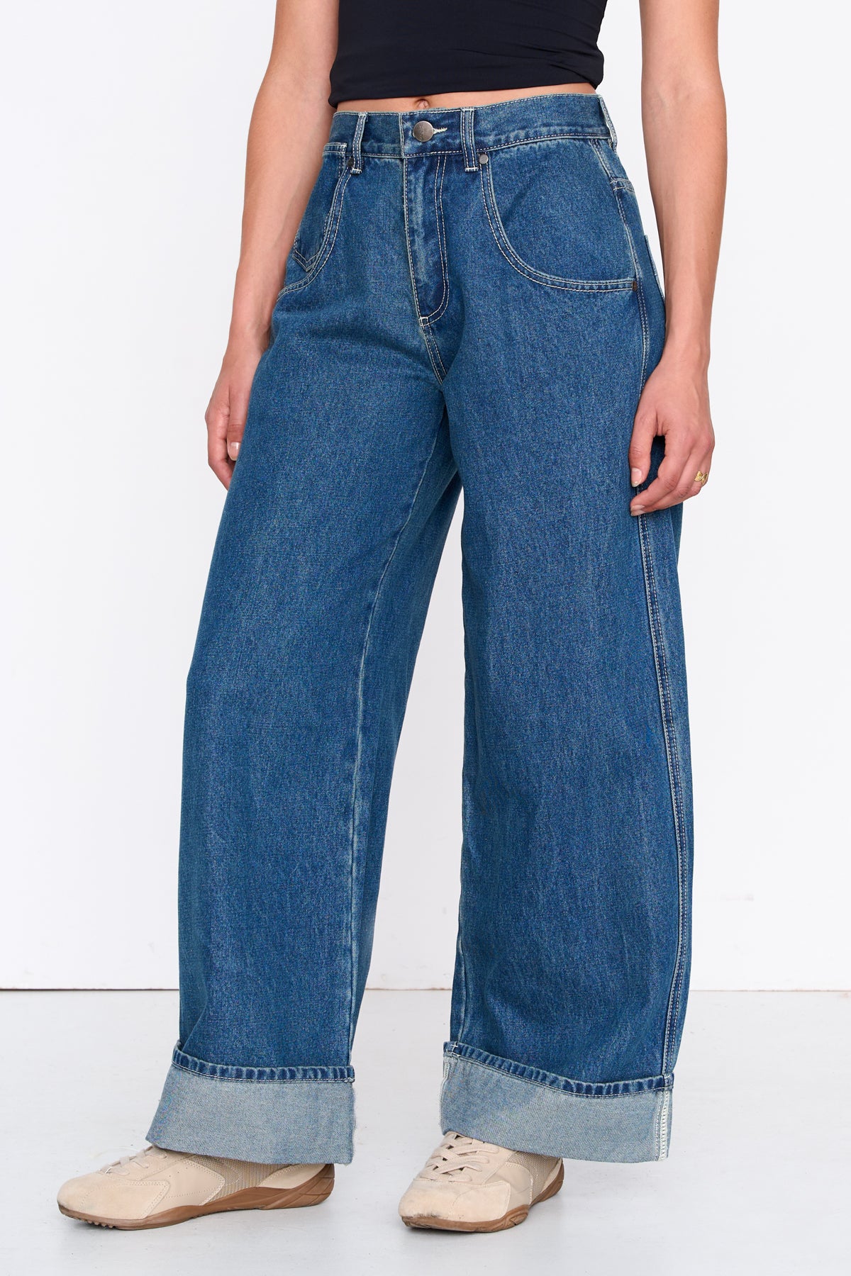 Jeanshose mit weitem Bein