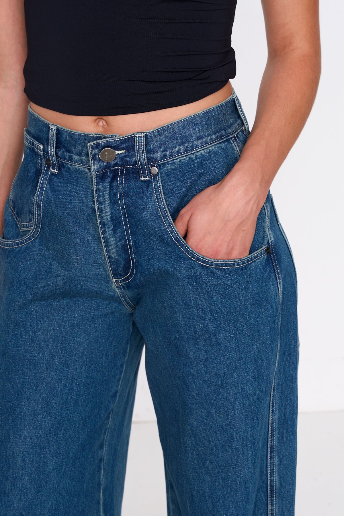 Jeanshose mit weitem Bein