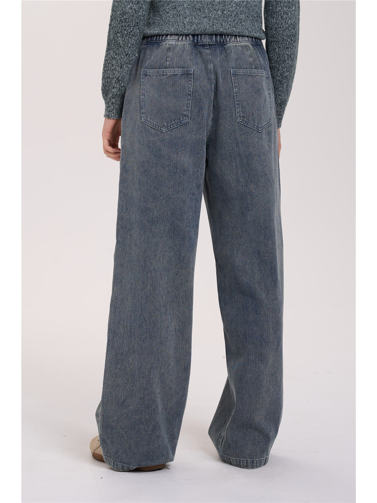 Jeanshose mit weitem Bein