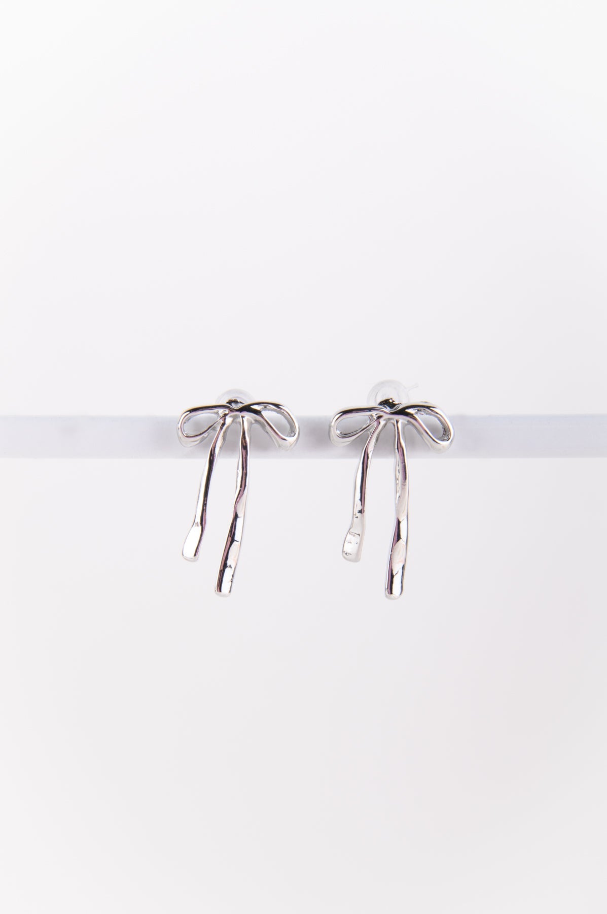 Ohrring in Schleifenform