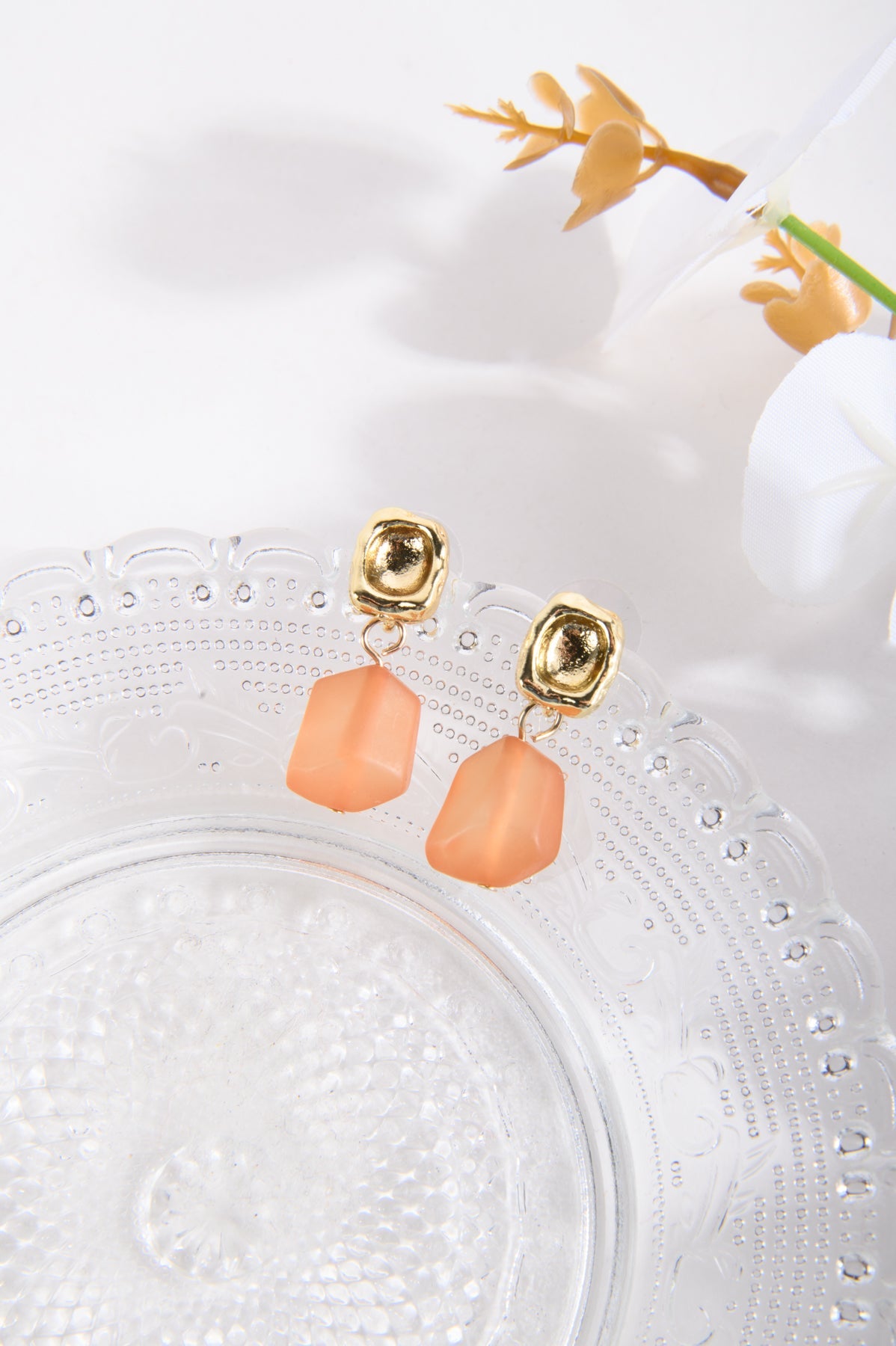 Ohrring mit Schmucksteinen