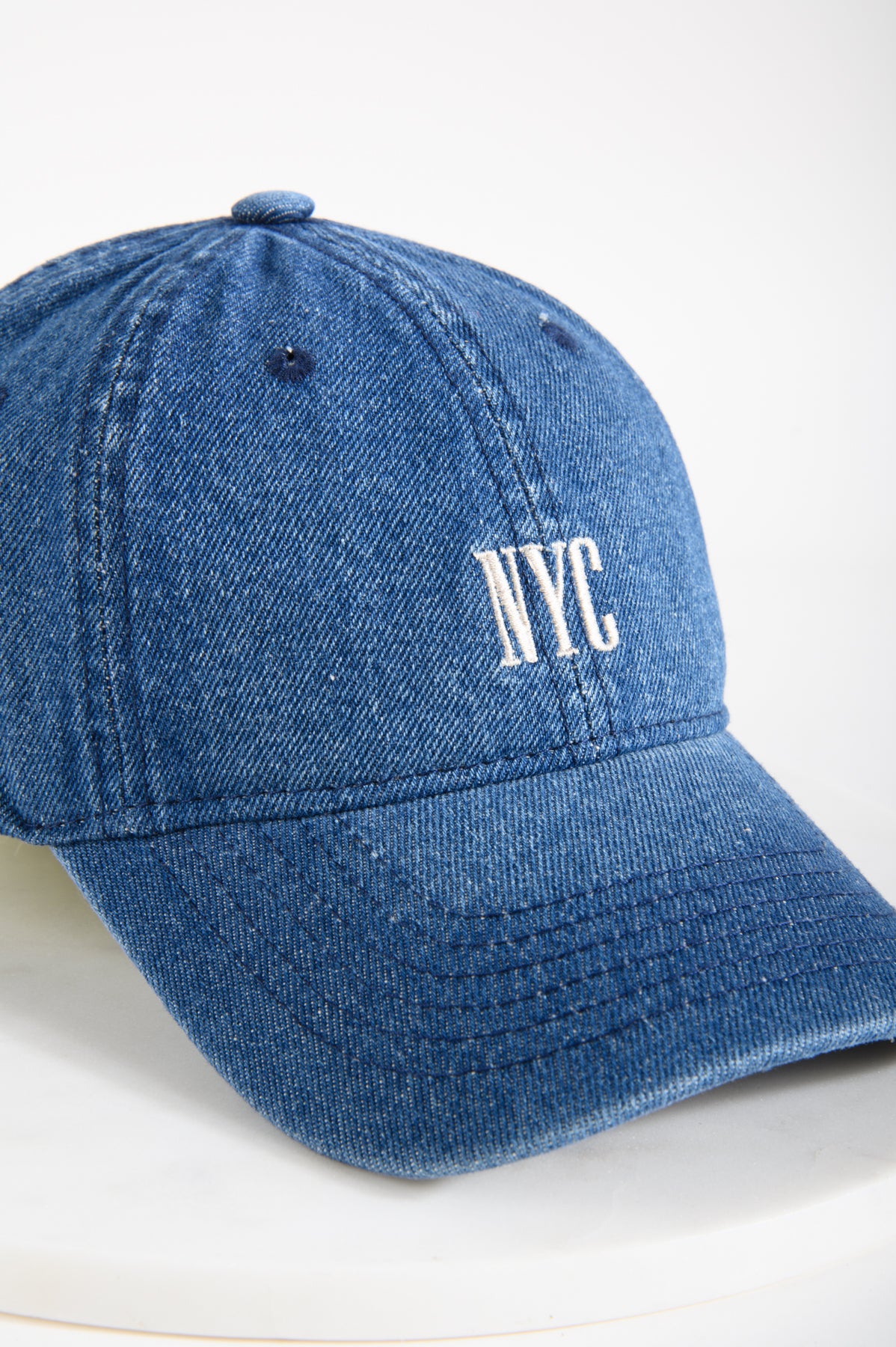 Cap mit Stiickerei