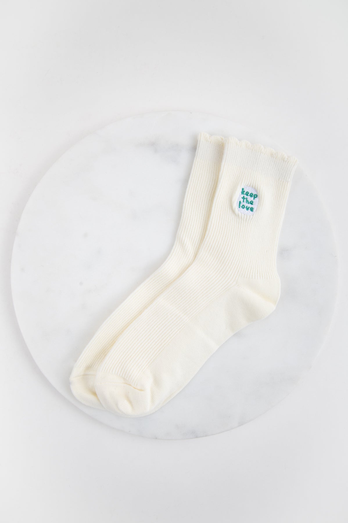 Socken mit Stickerei