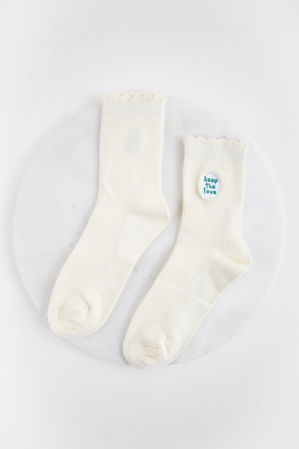 Socken mit Stickerei