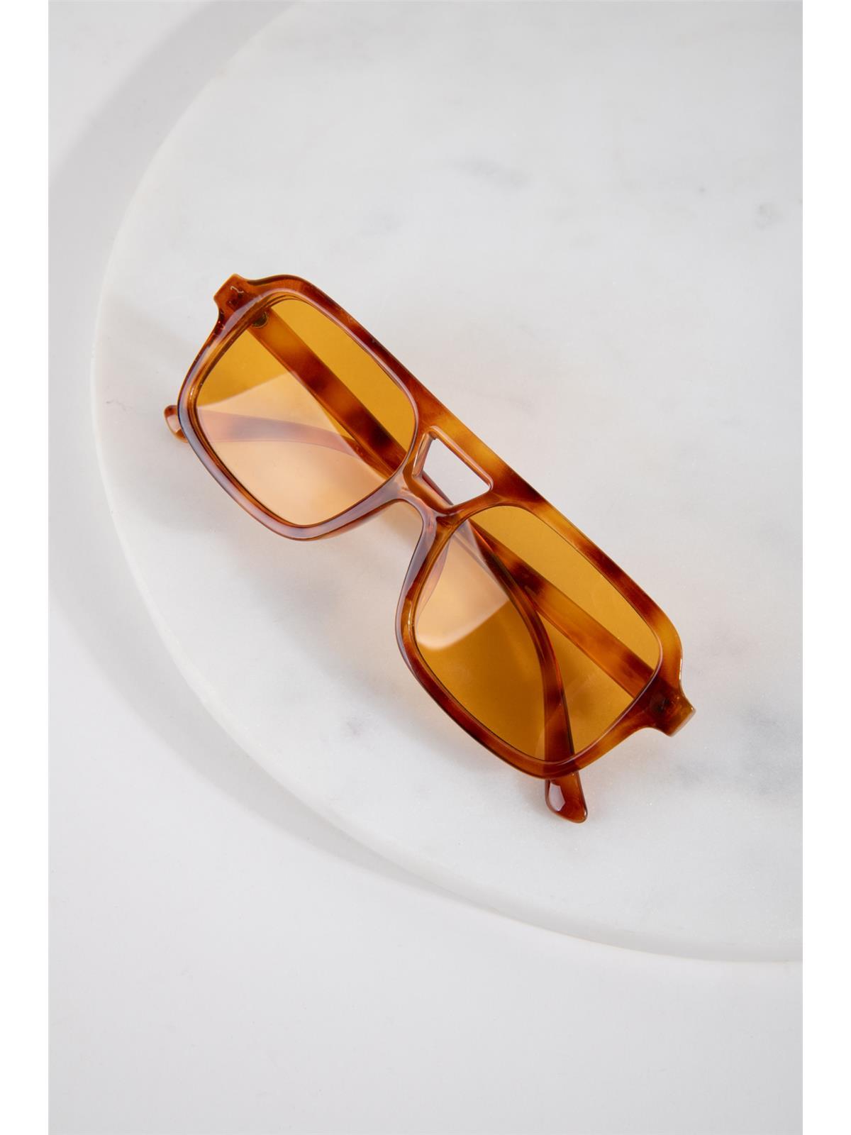 Sonnenbrille in Braun