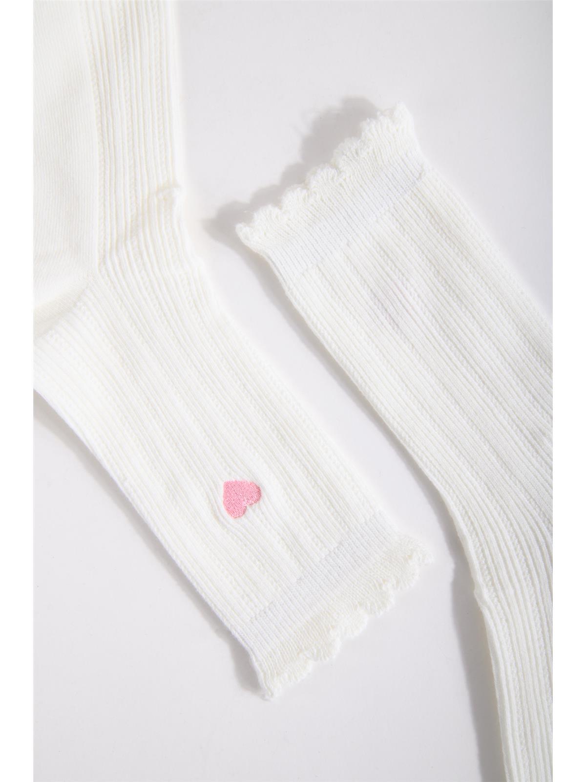 Socken mit Stickerei
