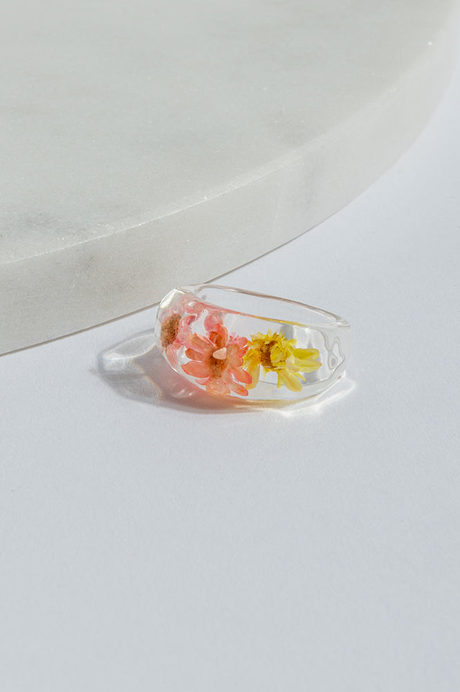 Ring mit Blumenmuster