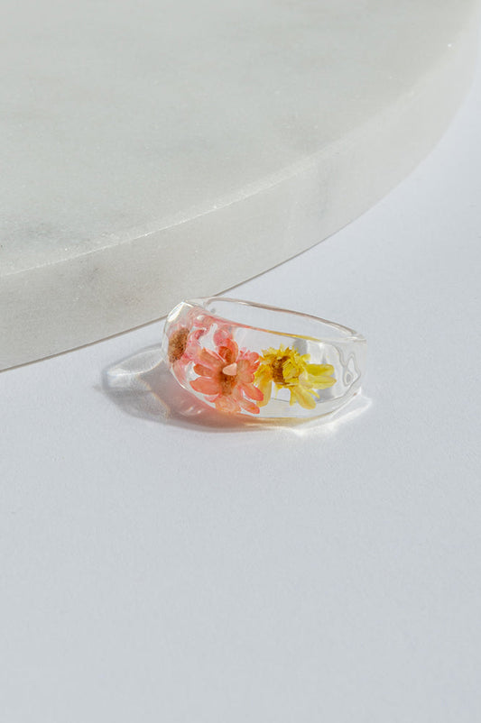 Ring mit Blumenmuster