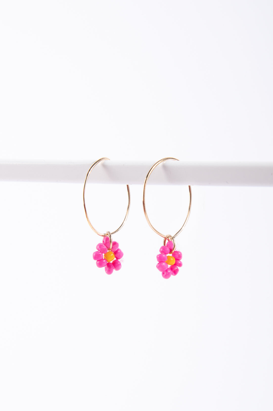 Ohrring mit Blumenanhänger
