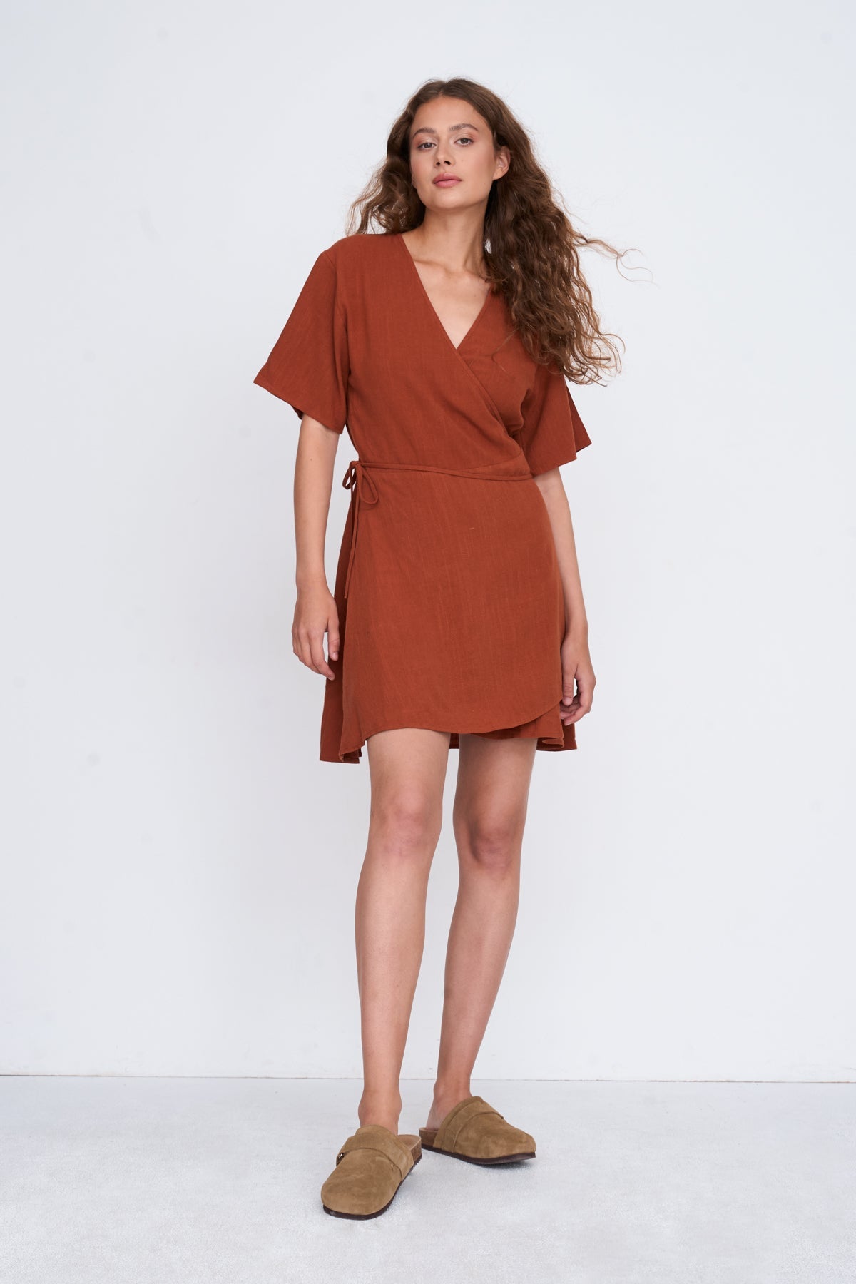 Kleid aus Viskose-Leinen-Mix