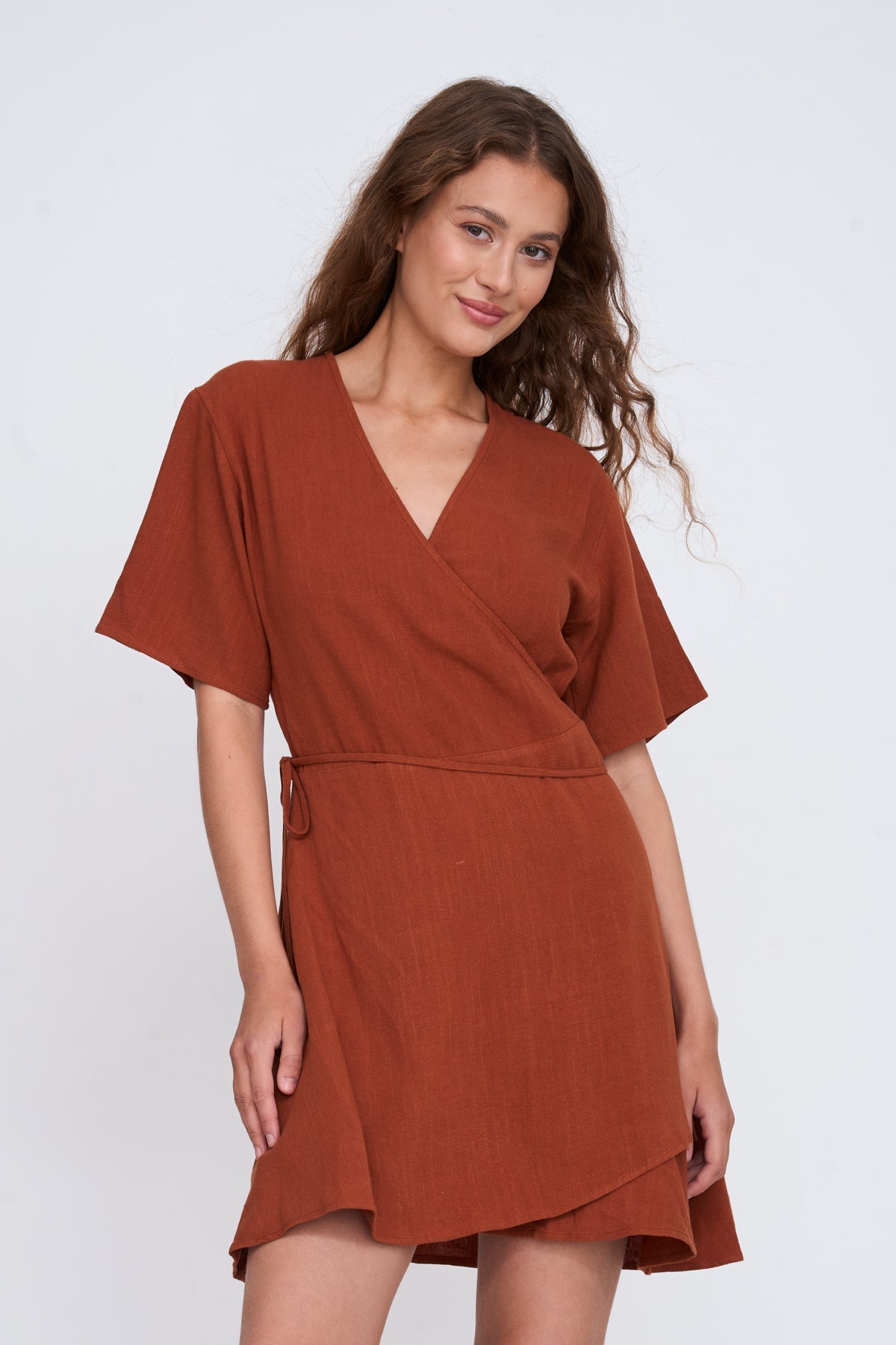 Kleid aus Viskose-Leinen-Mix