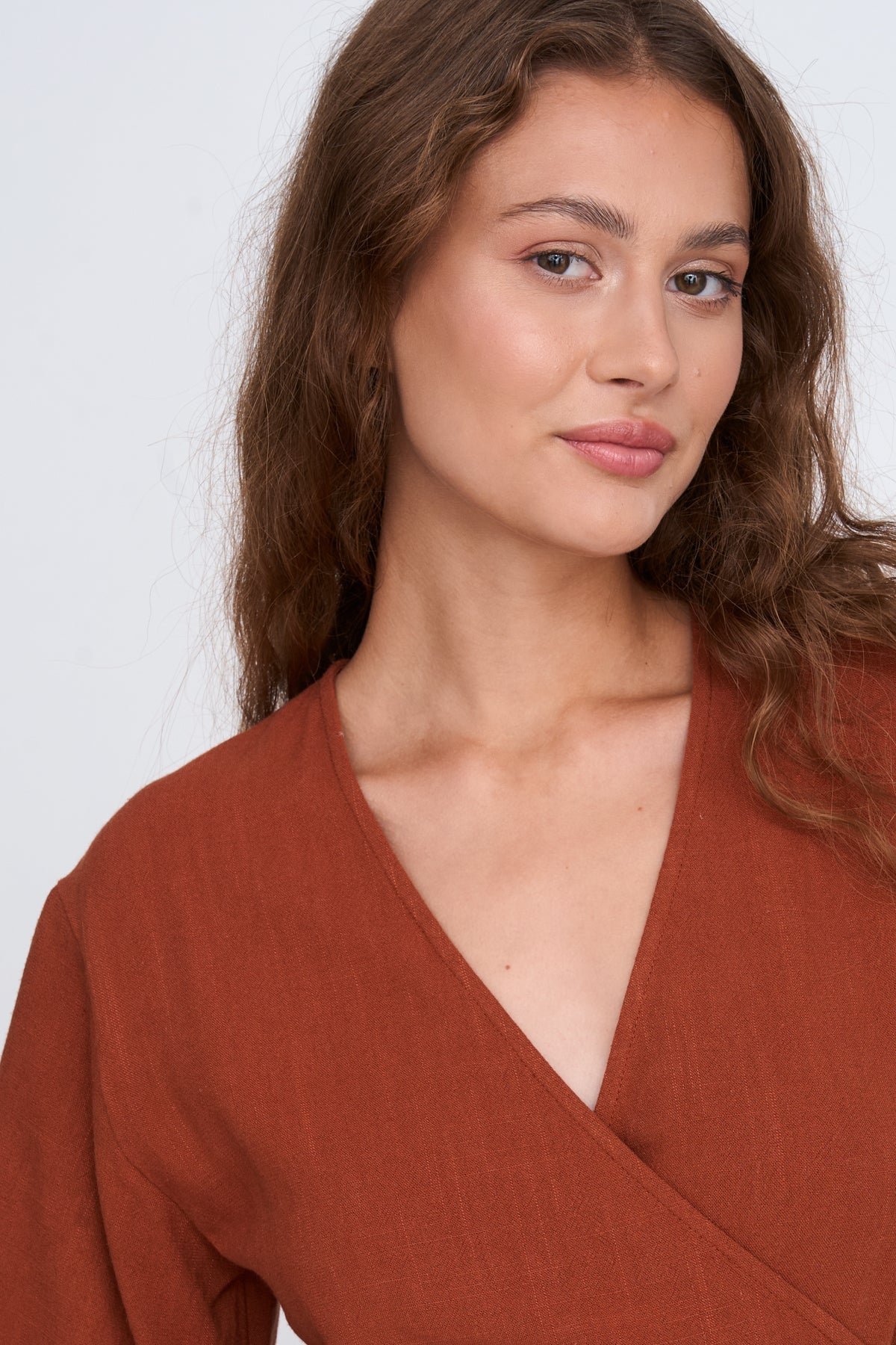 Kleid aus Viskose-Leinen-Mix