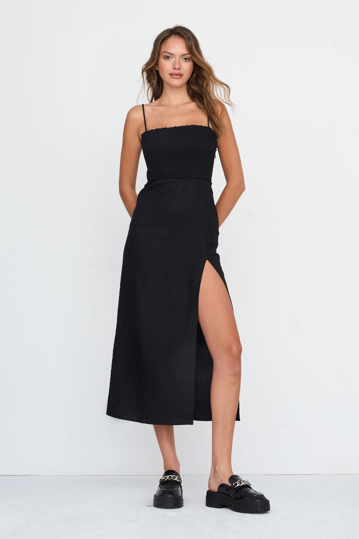 Kleid aus Viskose-Leinen-Mix