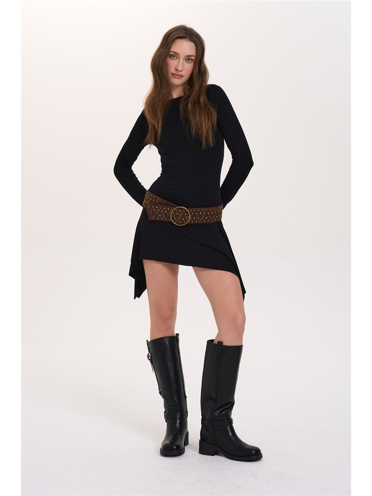 Kleid mit asymmetrischem Saum