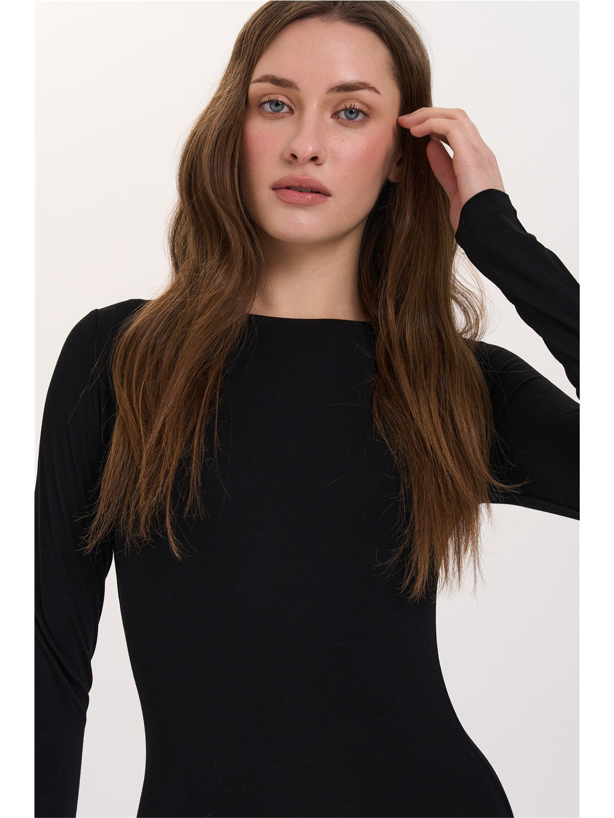 Kleid mit asymmetrischem Saum