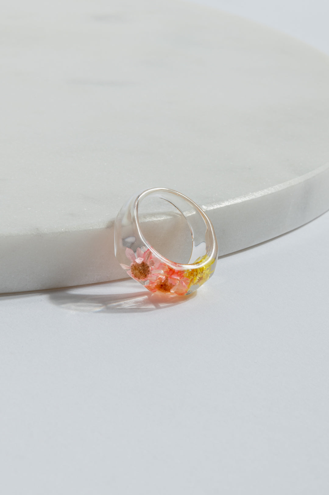 Ring mit Blumenmuster