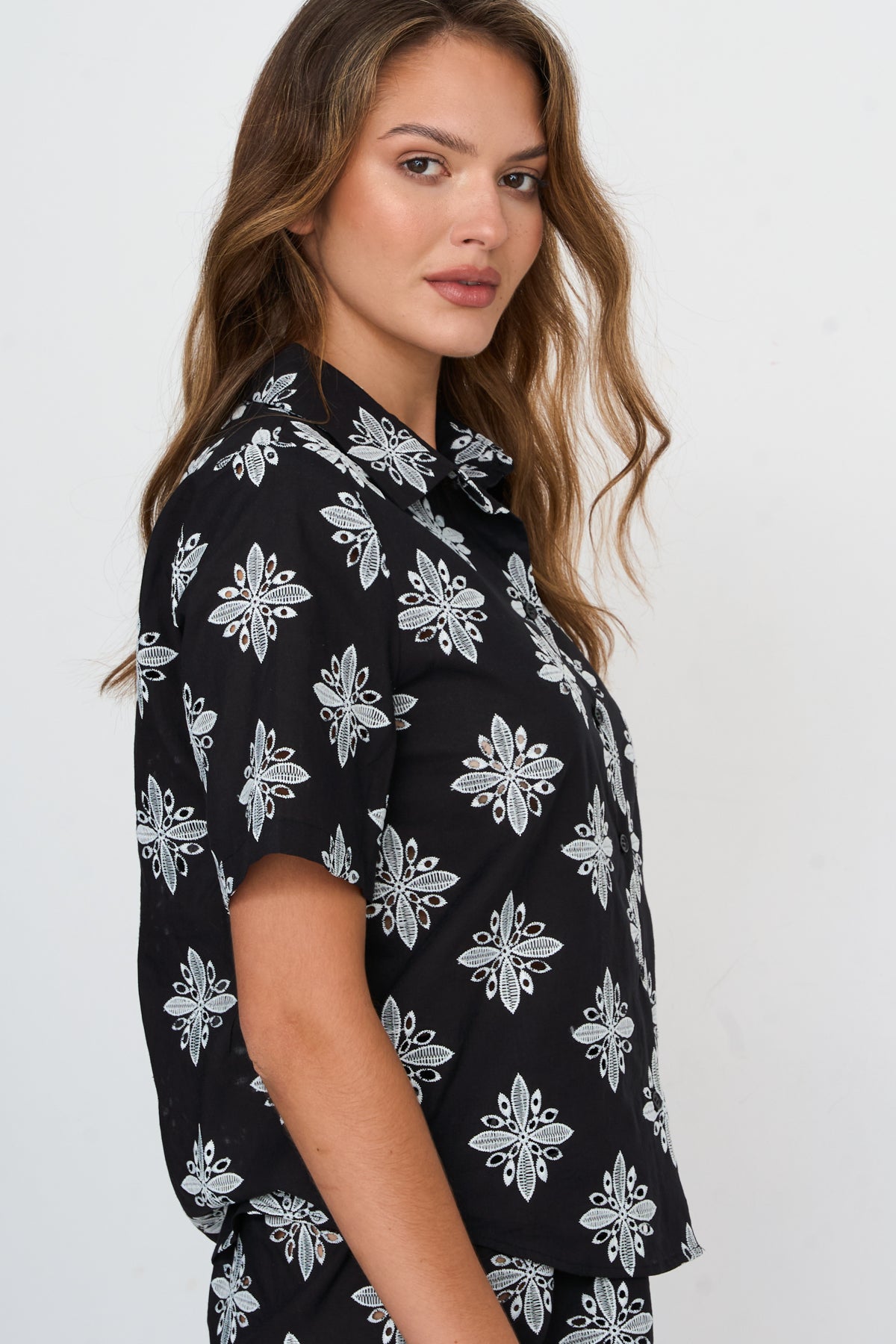 Bluse mit Lochmuster