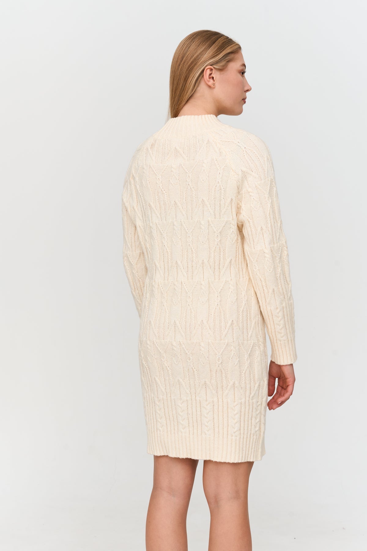 Kleid mit Zopfmuster