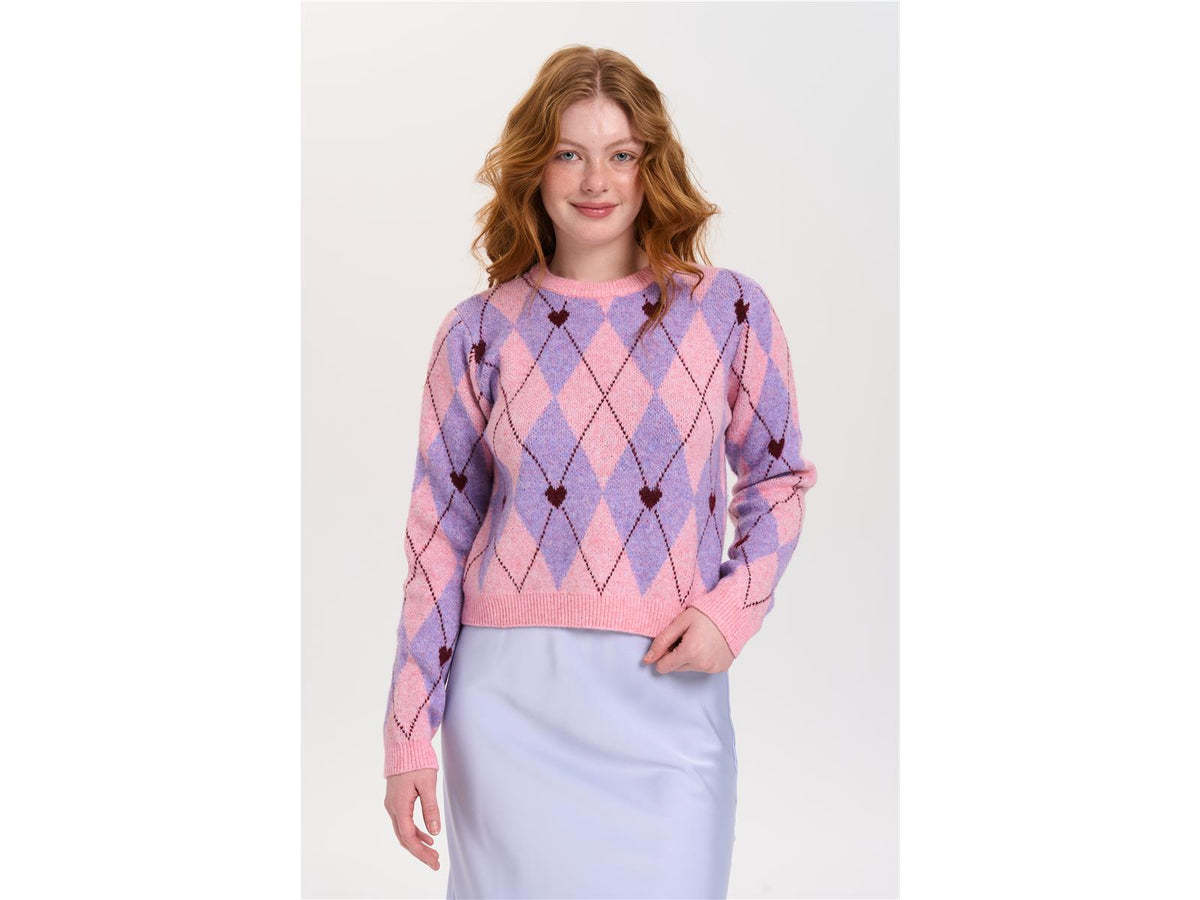 Pullover mit Rautenmuster und Herzen