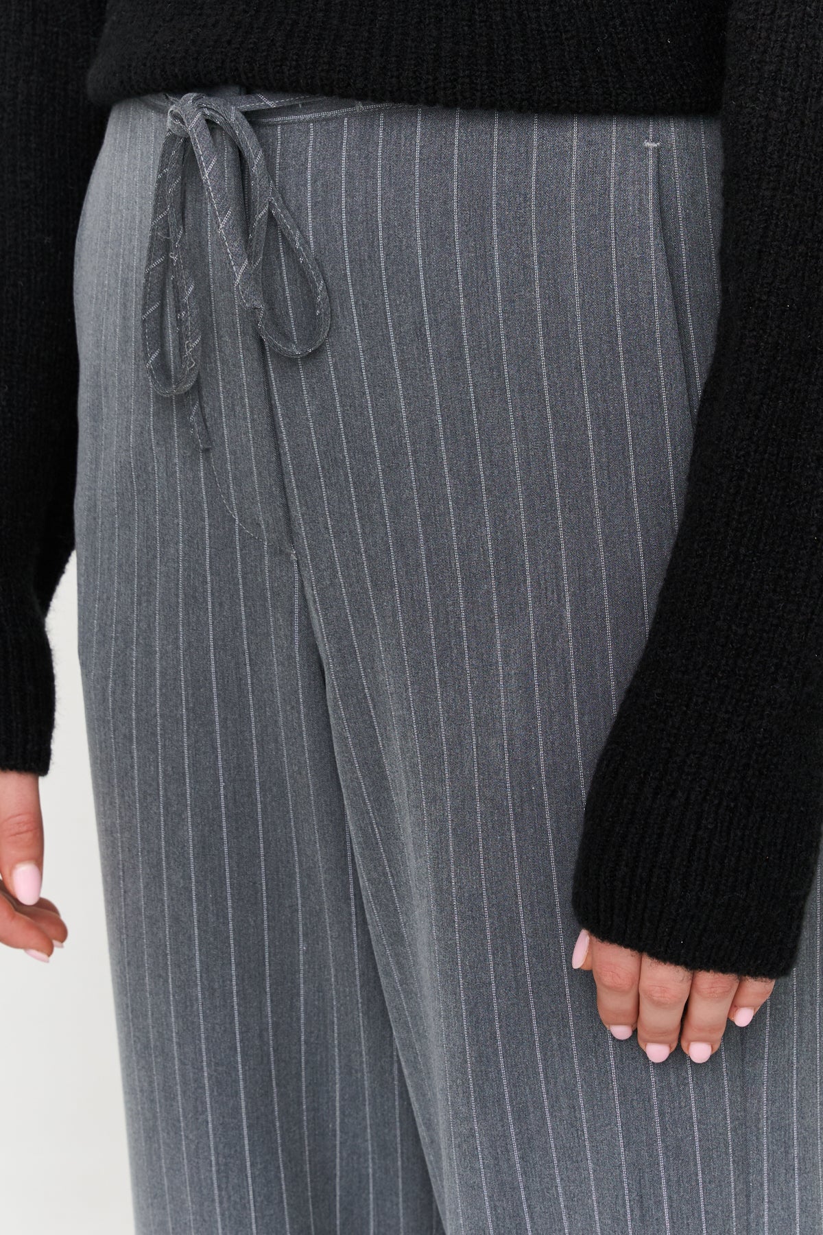 Hose mit Nadelstreifen