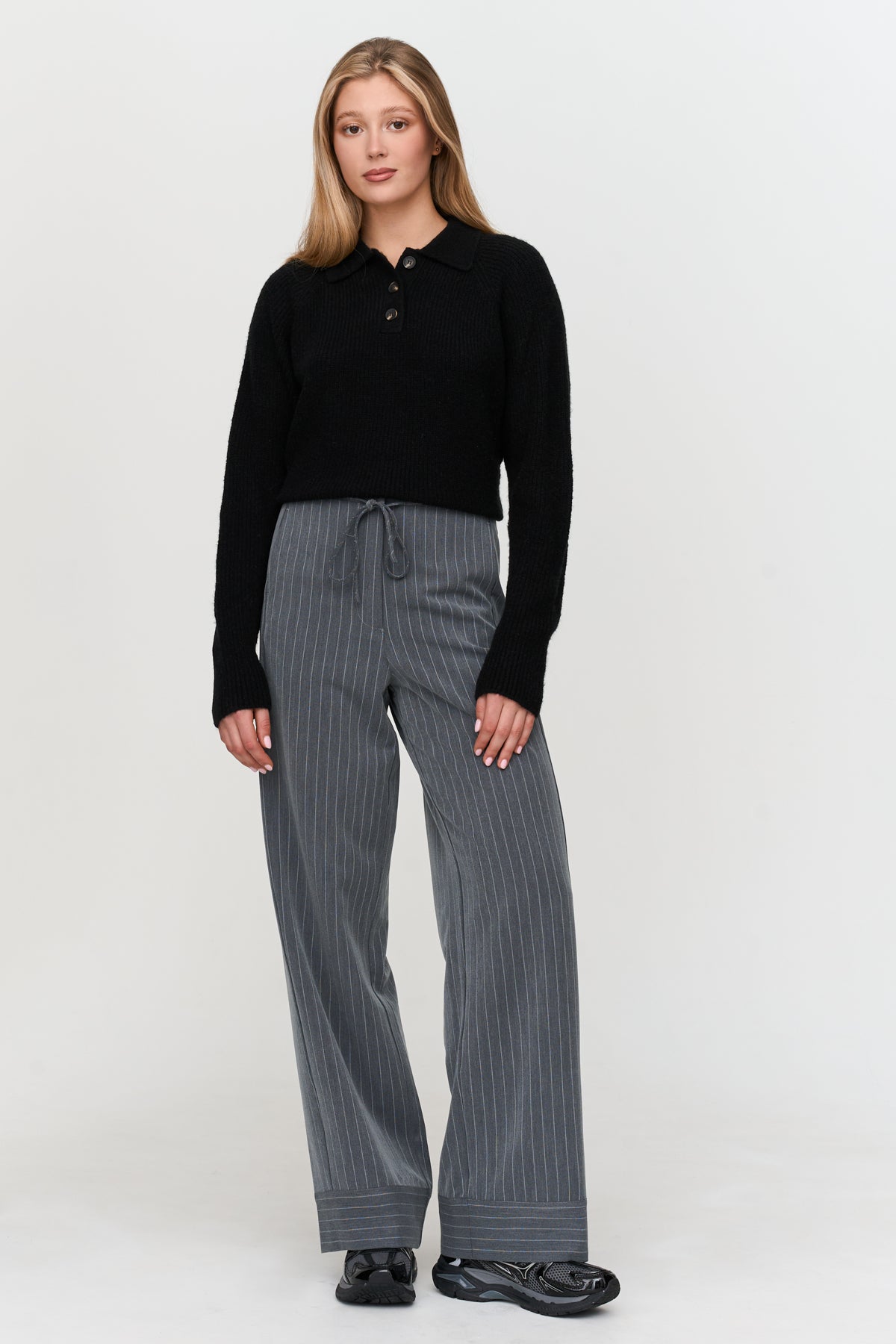 Hose mit Nadelstreifen