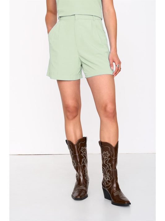 Shorts in Grün