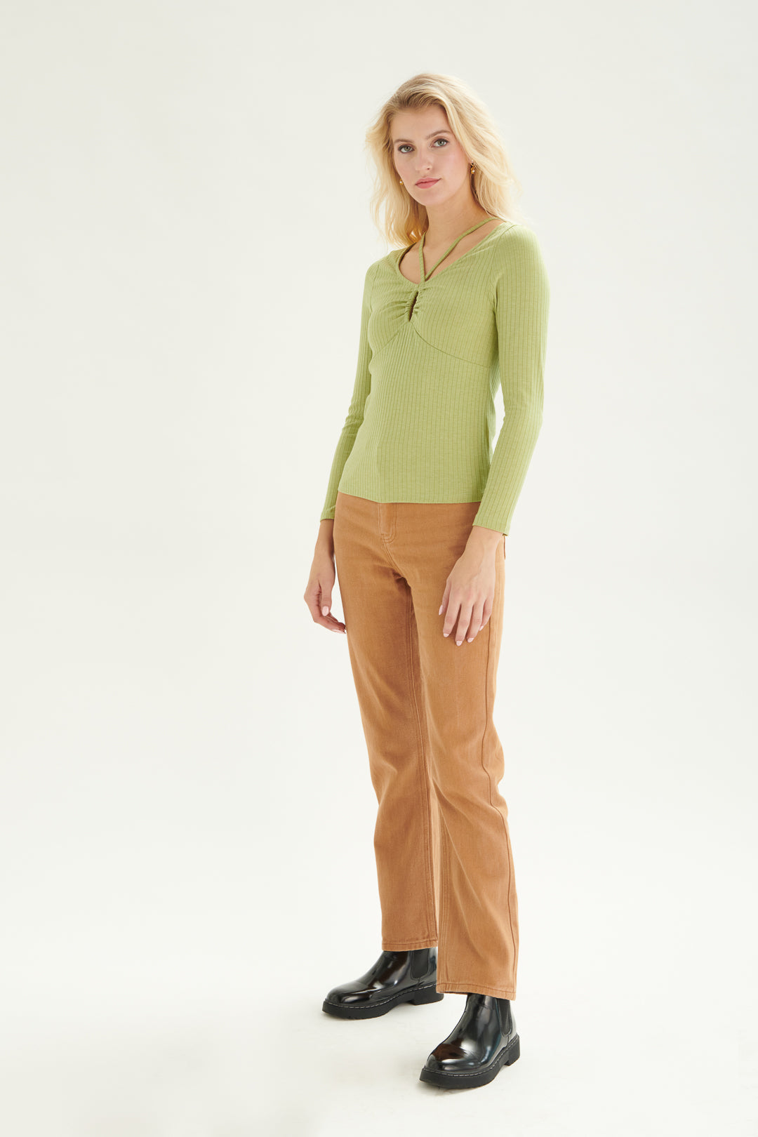 Jeanshose mit weitem Bein