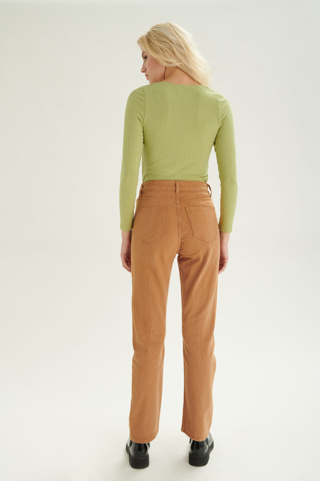 Jeanshose mit weitem Bein