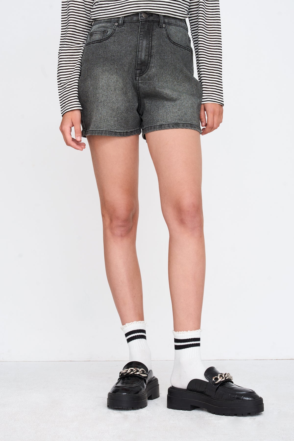 Shorts in Grau