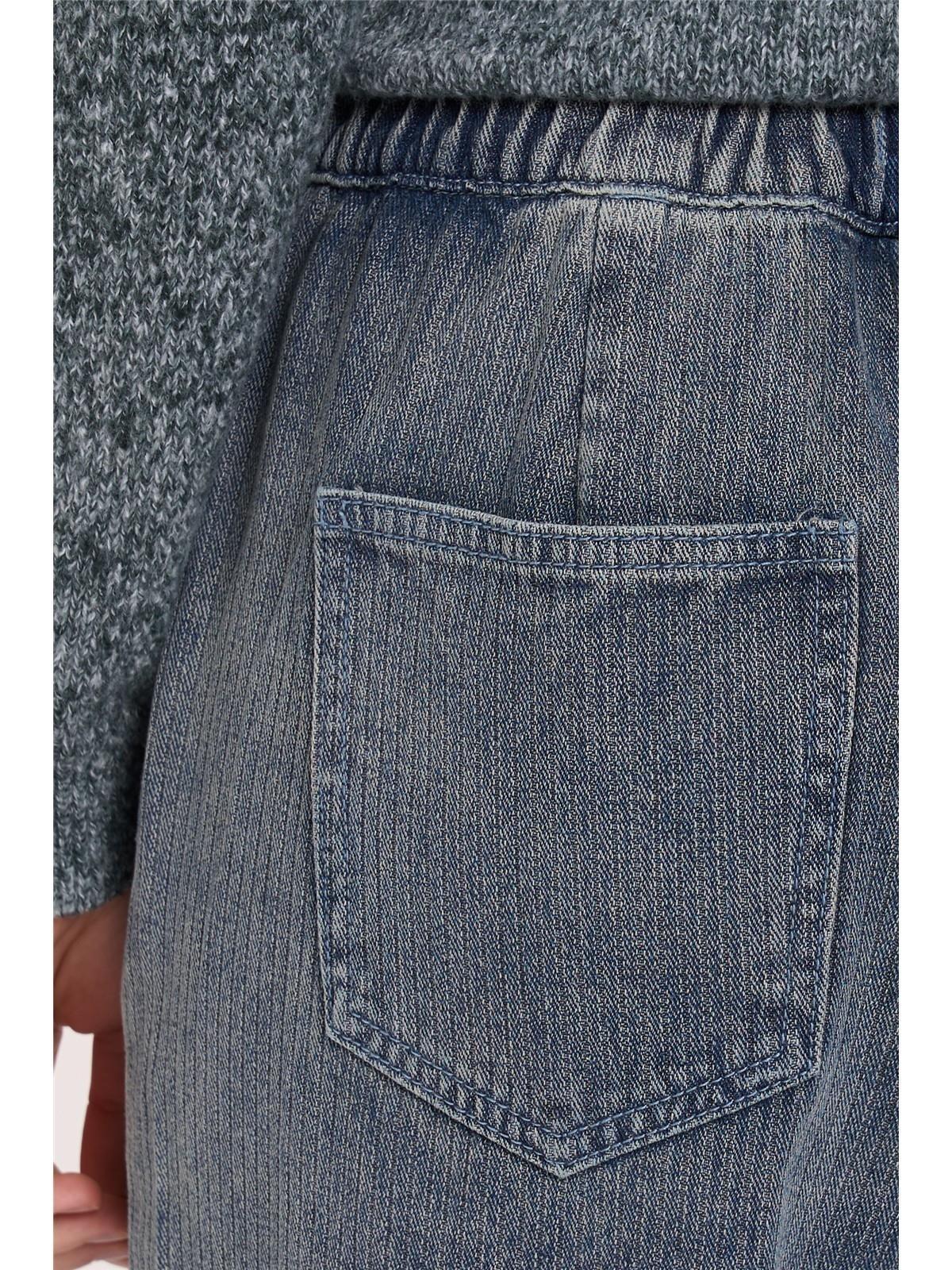 Jeanshose mit weitem Bein